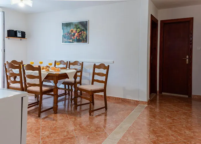 Domenika * ماكارسكا